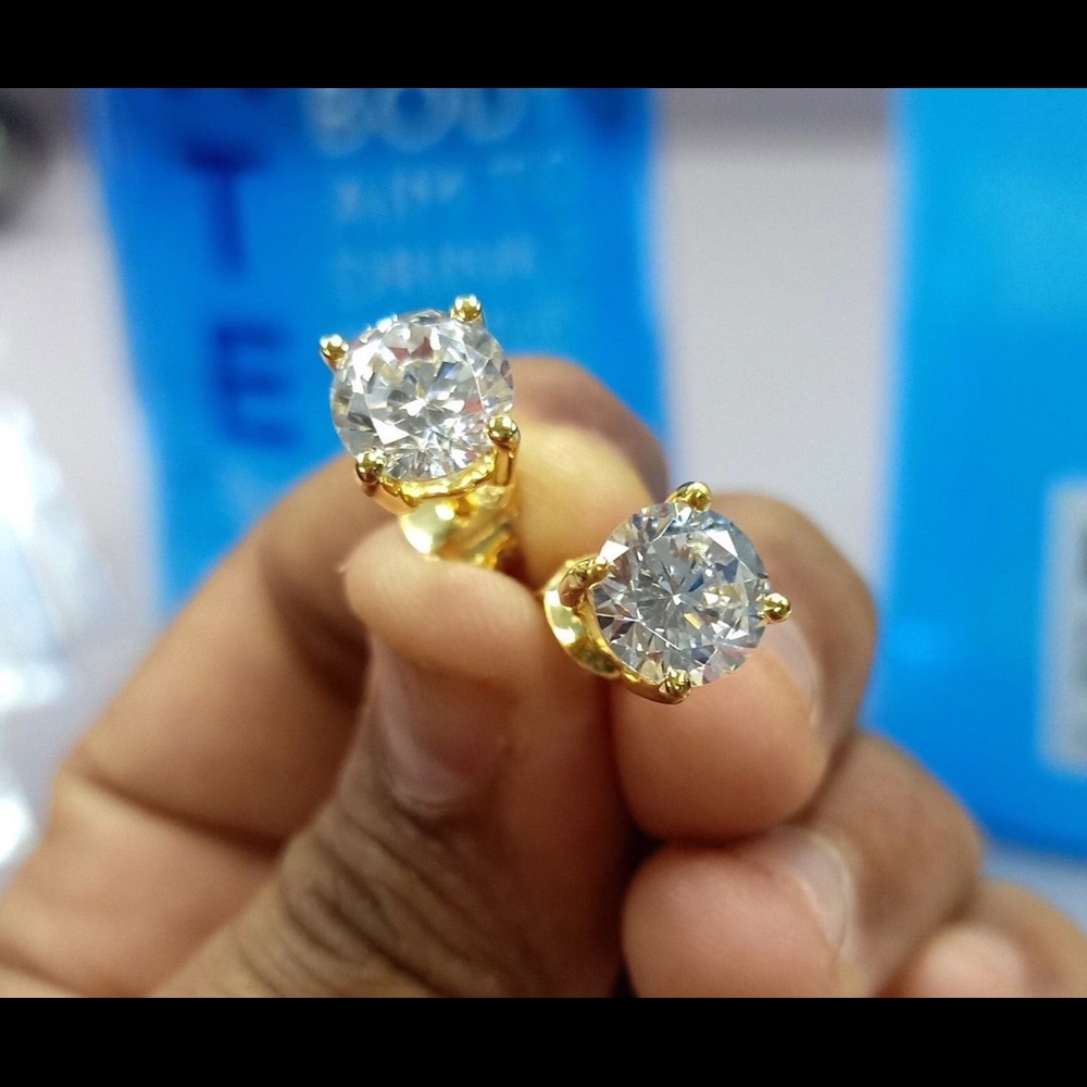 ❤18K YELLOW GOLD DIAMOND STUD EARRINGS❤